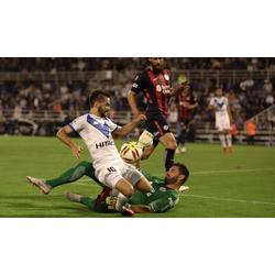 La era Almirón arrancó con un punto de suerte