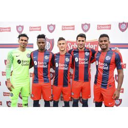 San Lorenzo presentó su nueva indumentaria