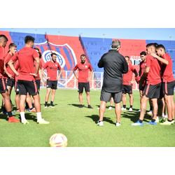Almirón definió 20 concentrados para el clásico de barrio