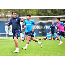Almirón piensa variantes para mejorar
