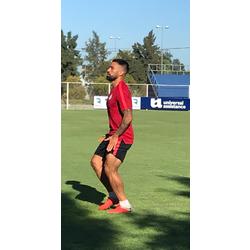La Reserva puntera igualó sin goles con el Rojo y sigue invicta