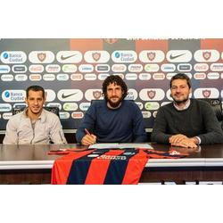Renovó Coloccini por dos años