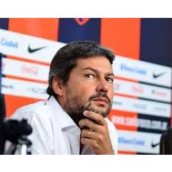 Piden nuevamente la salida del club de Lammens