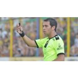 Tello, el árbitro en Banfield