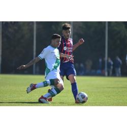 La Reserva perdió el invicto agónicamente