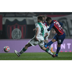 San Lorenzo zafó su invicto y por ahora la punta