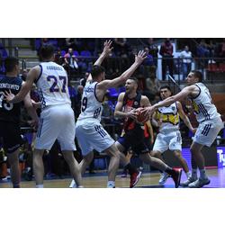Básquet: Caída ante Boca e insultos a Lammens y Tinelli en el Pando