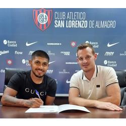 Eduardo García firmó su primer contrato