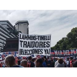 Nueva marcha de los hinchas contra Lammens y Tinelli