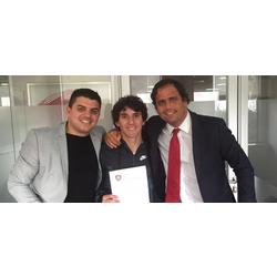 El uruguayo Corujo también firmó su contrato